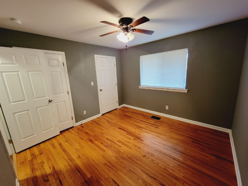 1202 Collins Cir - Photo 7 of 10