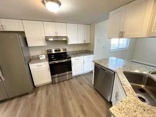 6405 S Oak Ct - Photo 2 of 13