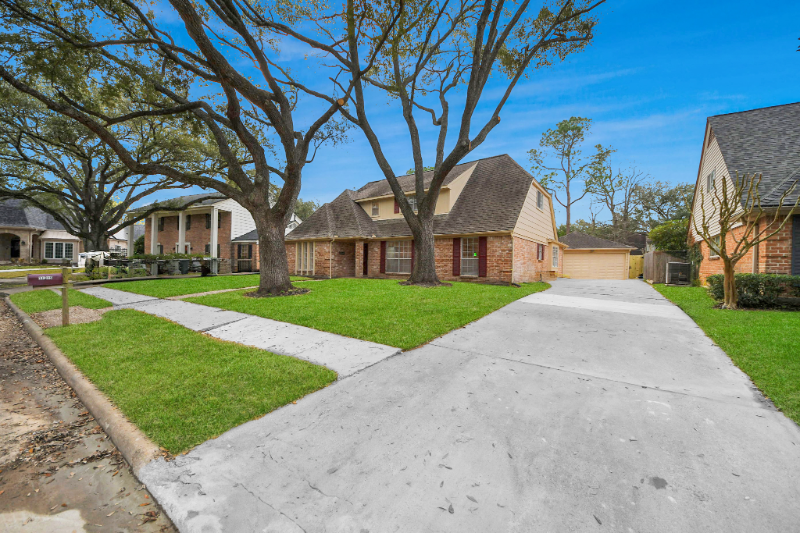 11319 Chevy Chase Dr - Photo 2 of 20