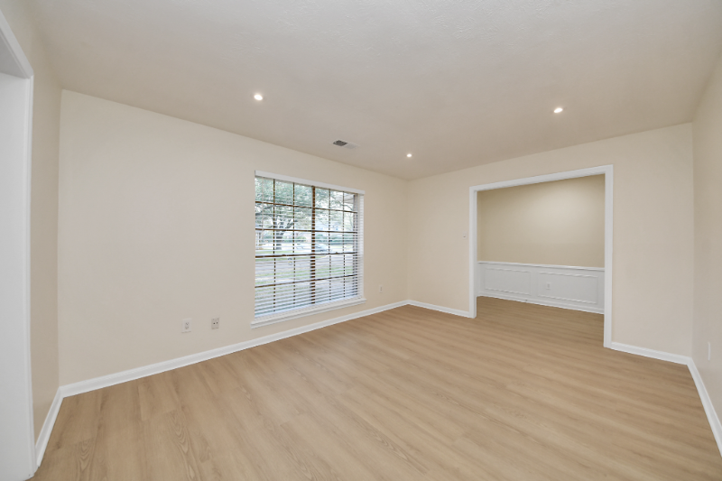 11319 Chevy Chase Dr - Photo 4 of 20