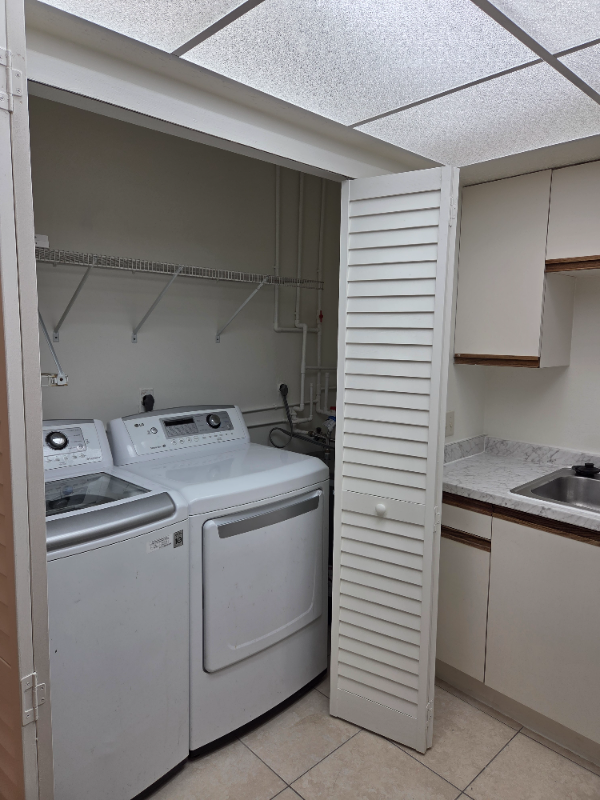 1218 Se 8th St #3 - Photo 6 of 15