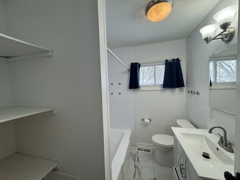 2698 Shrewsbury Rd - Photo 7 of 9