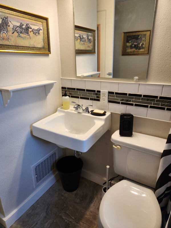 204 E 3rd Ave #5 - Photo 7 of 15