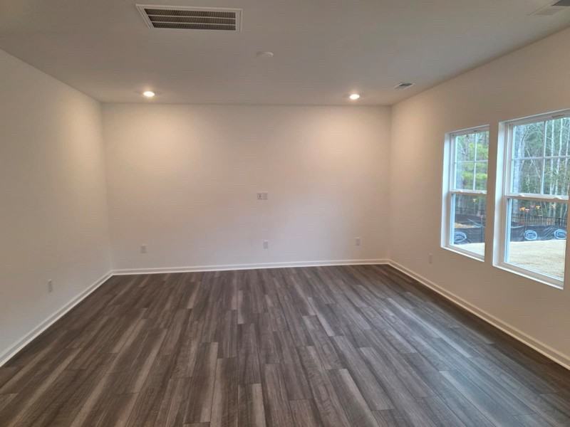 528 Venetian Dr - Photo 4 of 15