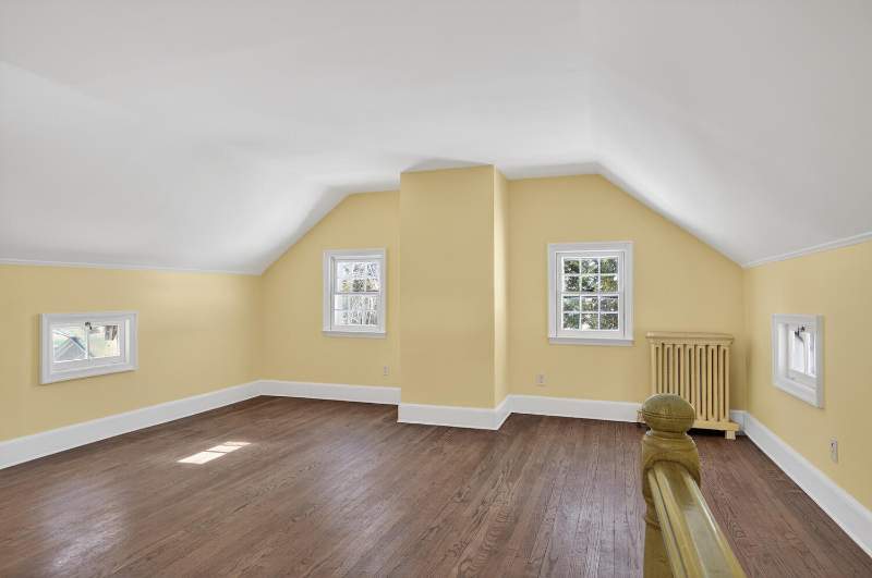 333 Park Ave - Photo 7 of 13