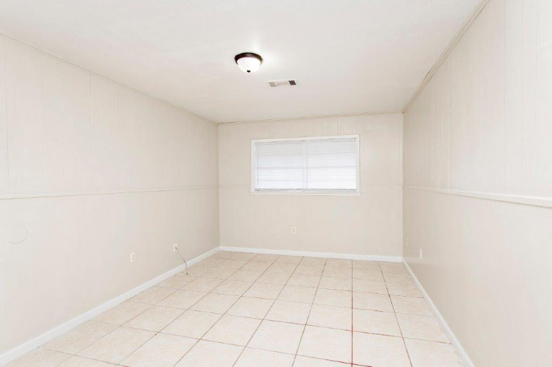 13601 Goodwood Blvd #13601 - Photo 3 of 7