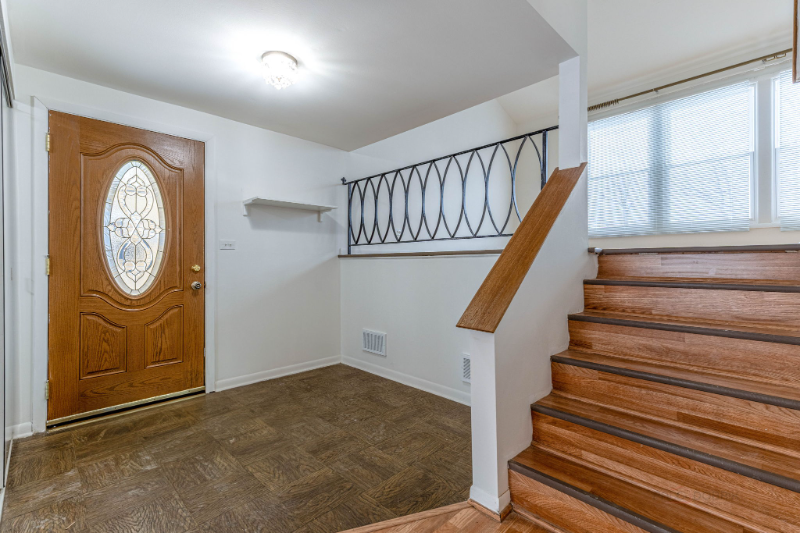 9260 Dee Rd - Photo 3 of 20