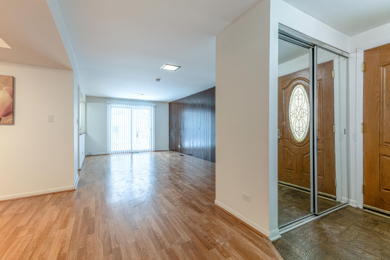 9260 Dee Rd - Photo 4 of 20