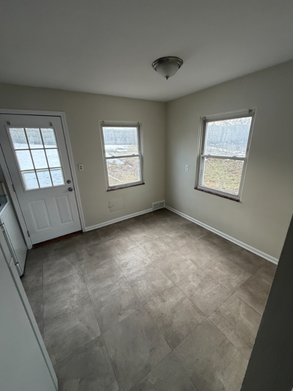 400 Parkview Dr - Photo 4 of 9