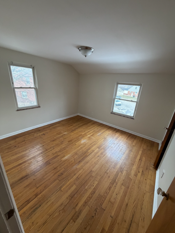 400 Parkview Dr - Photo 6 of 9