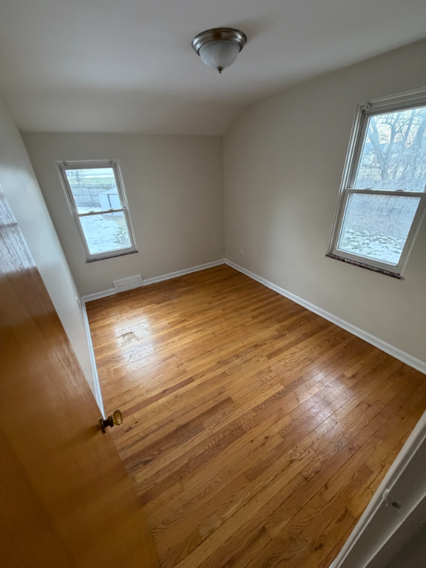 400 Parkview Dr - Photo 7 of 9