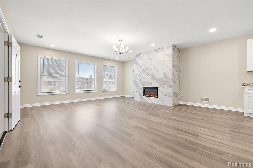 2080 Gladstone St ##2 - Photo 2 of 23