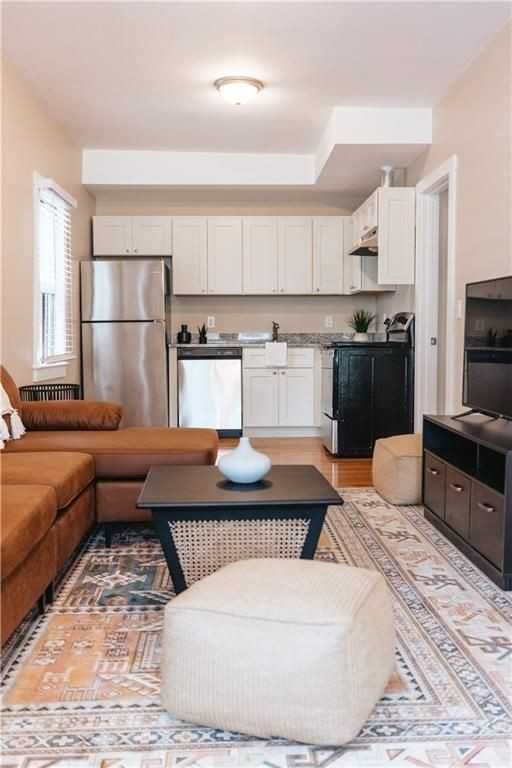 28 Dixon St - Photo 7 of 40