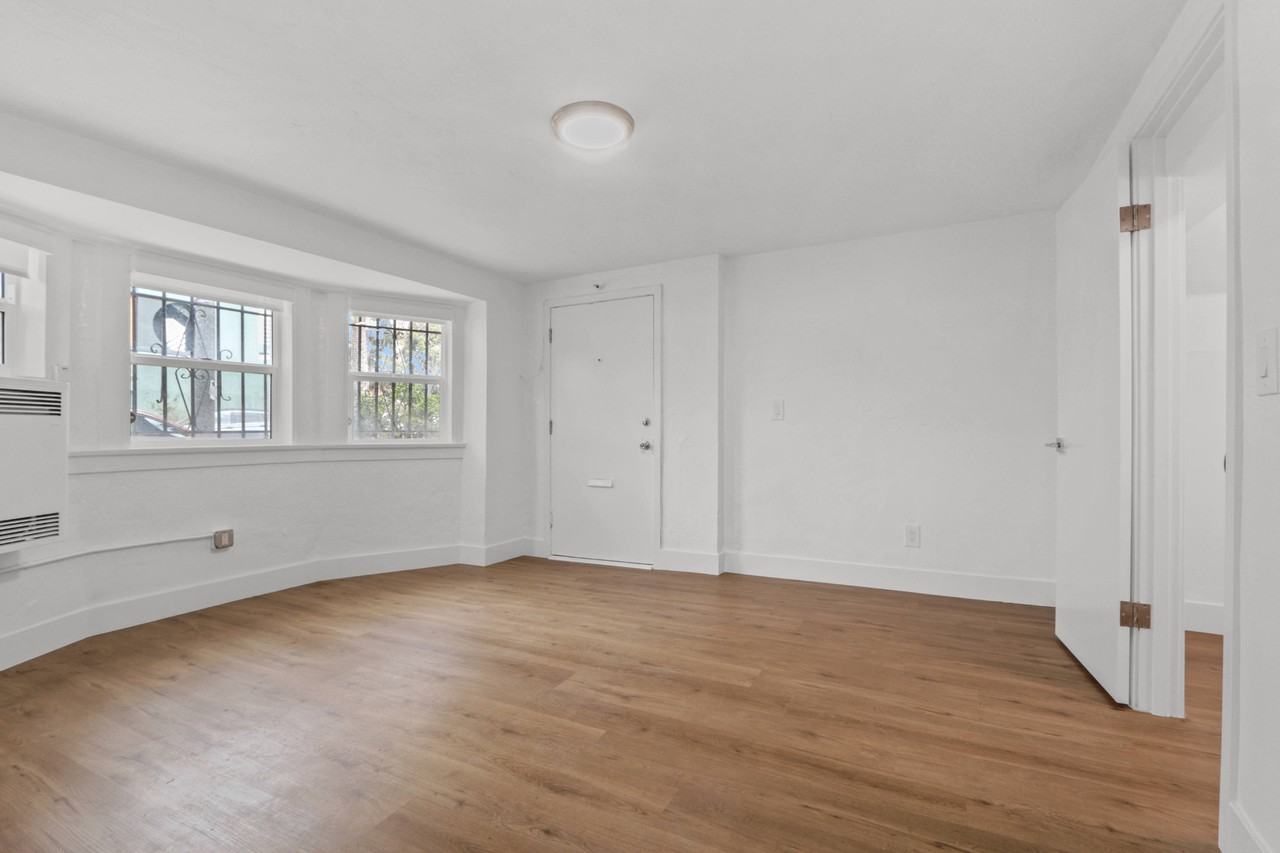 300 San Juan - Photo 2 of 8