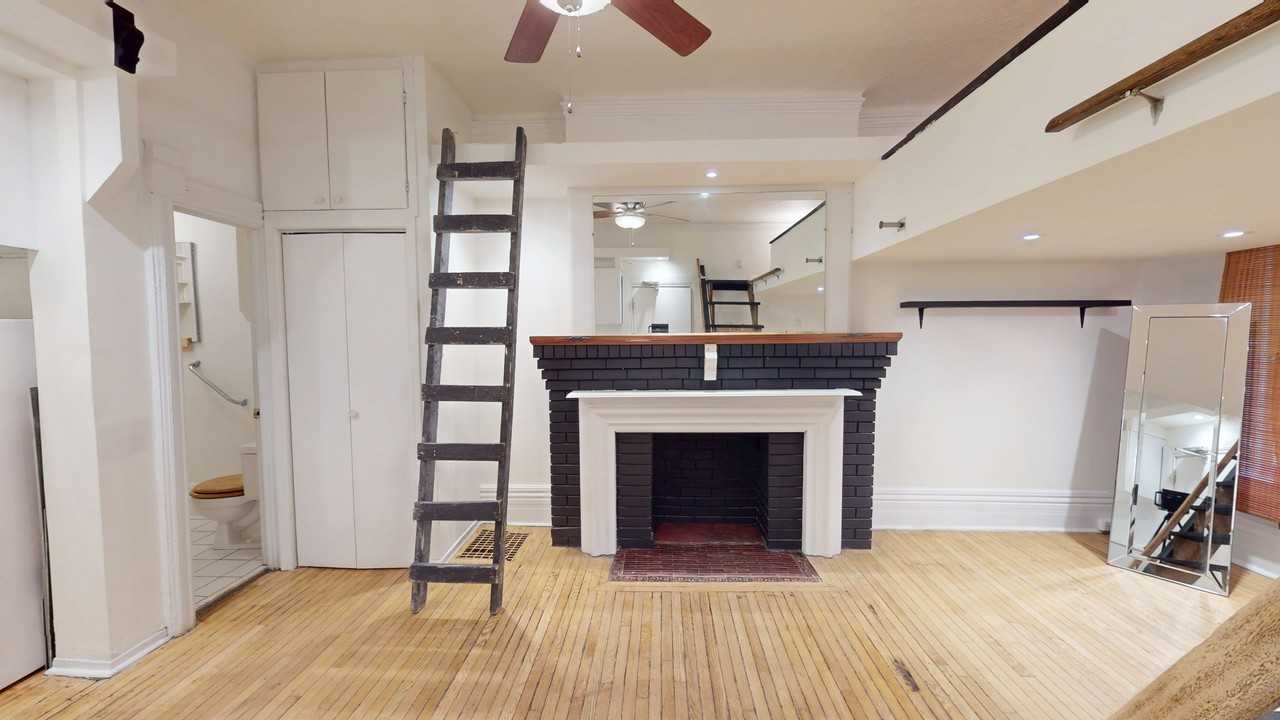 DOVERCOURT RD & COLLEGE ST - Photo 3 of 46