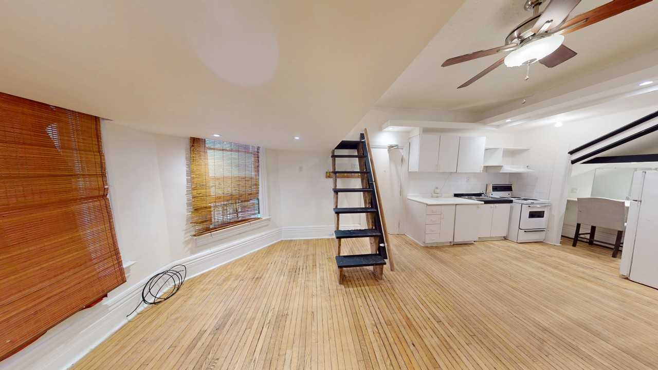 DOVERCOURT RD & COLLEGE ST - Photo 6 of 46