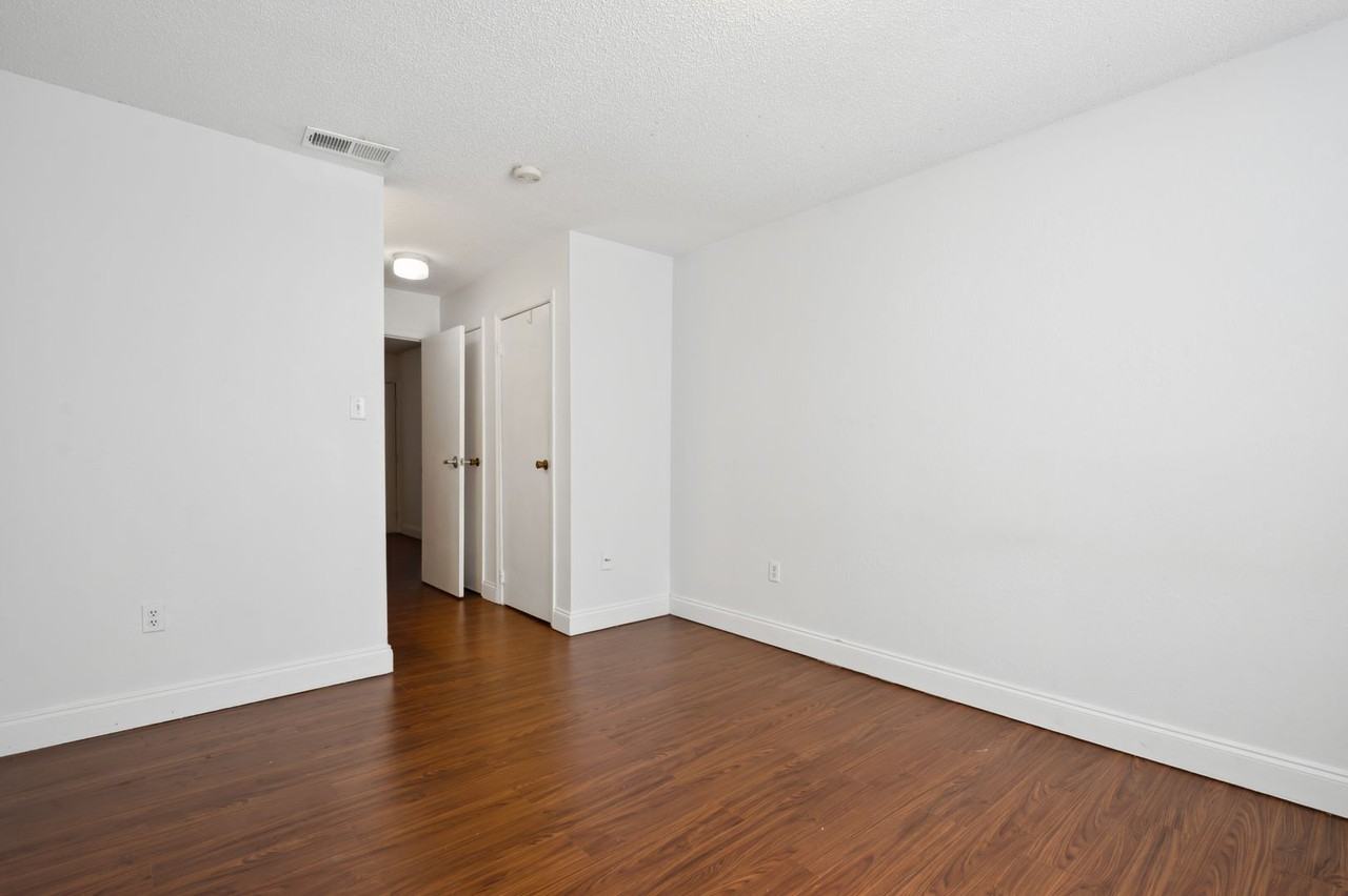 12220 Apache Avenue - Photo 6 of 28