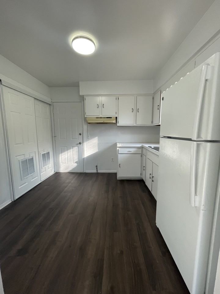 255 Graham St #B - Photo 4 of 11