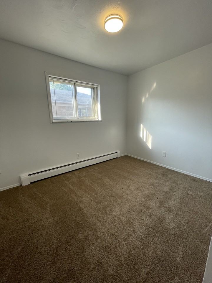 255 Graham St #B - Photo 7 of 11