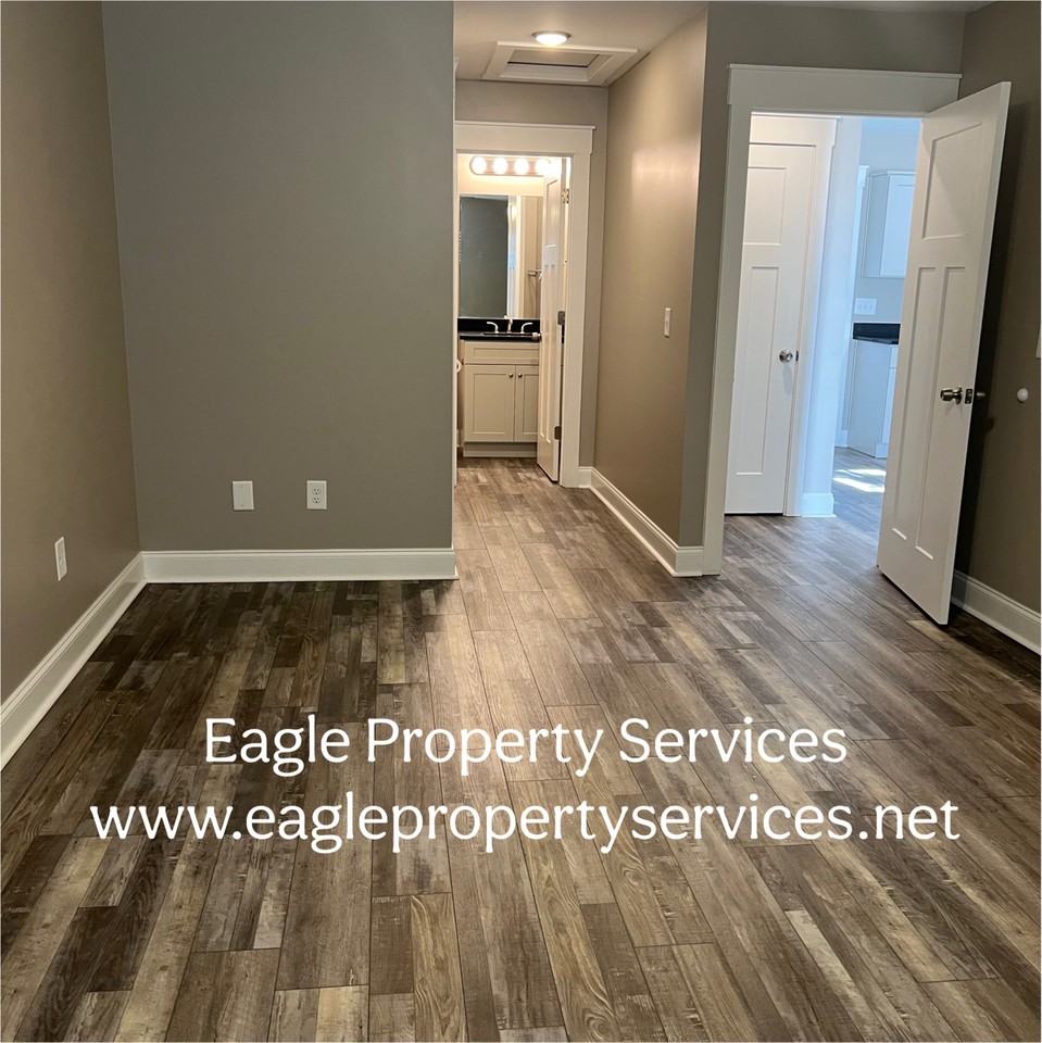 114 Roslyn Ct #1 - Photo 6 of 11