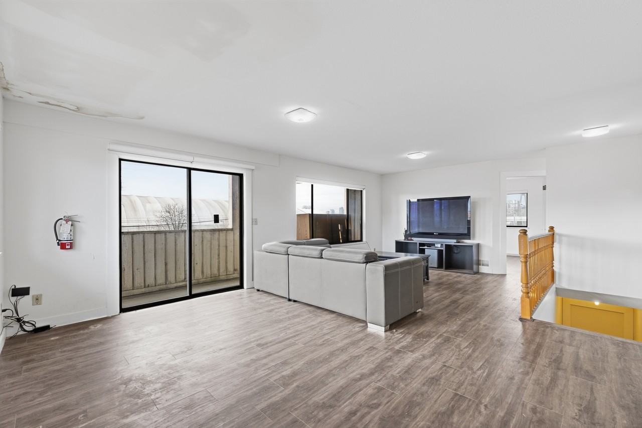 12163 Old Yale Road - Photo 4 of 16