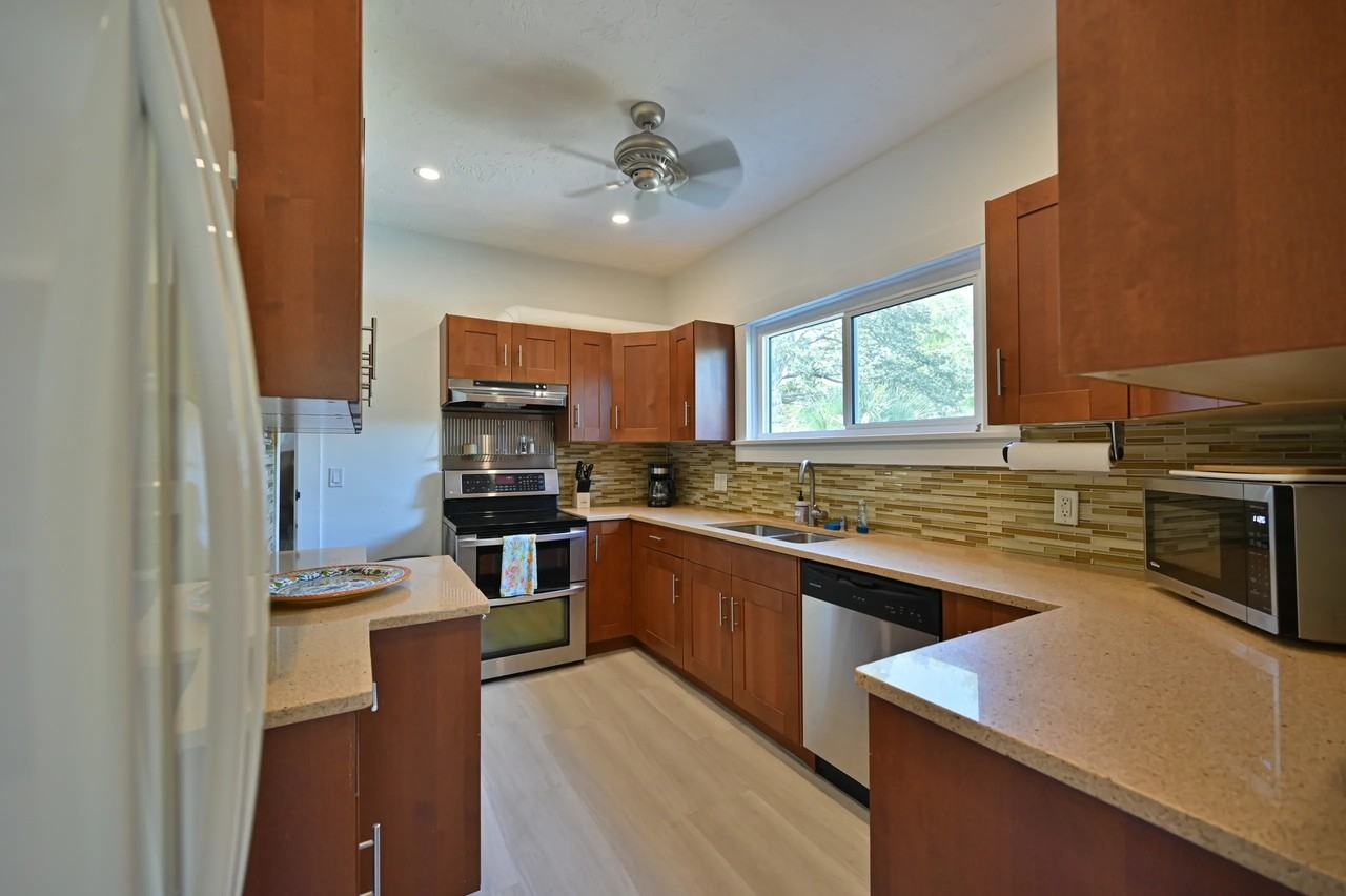 2408 Hillview St #NA - Photo 7 of 24