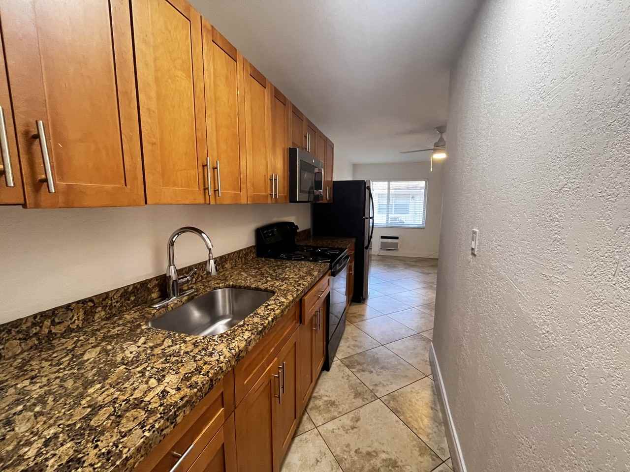 1760 Sw 21st Ct #C - Photo 4 of 5