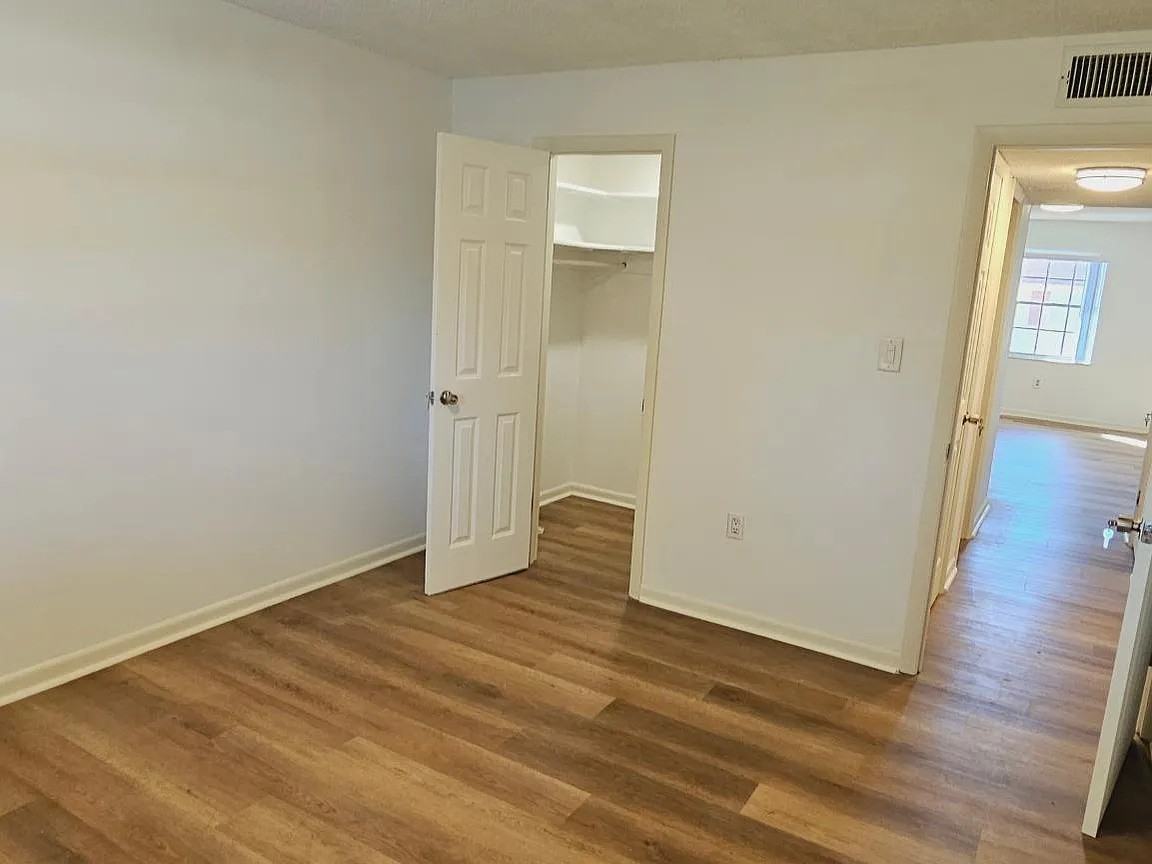 1112 W Main St #B5 - Photo 2 of 10