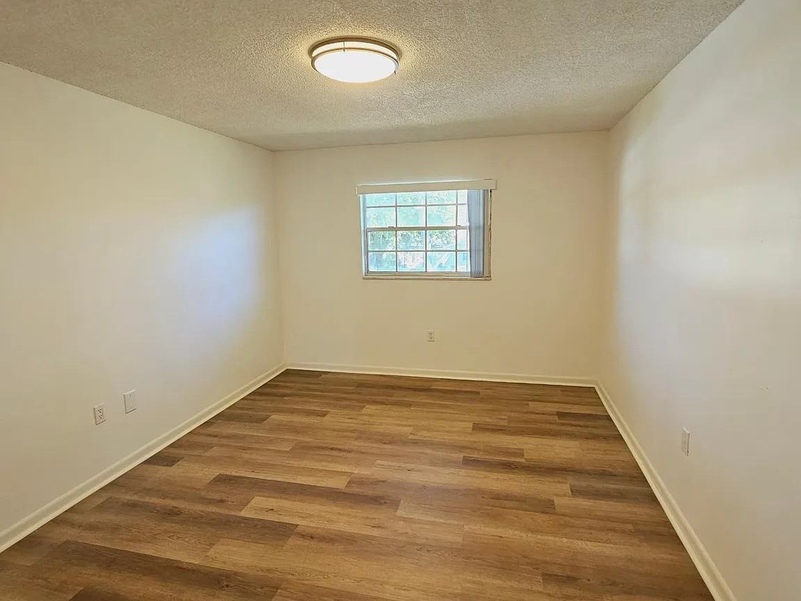 1112 W Main St #B5 - Photo 6 of 10