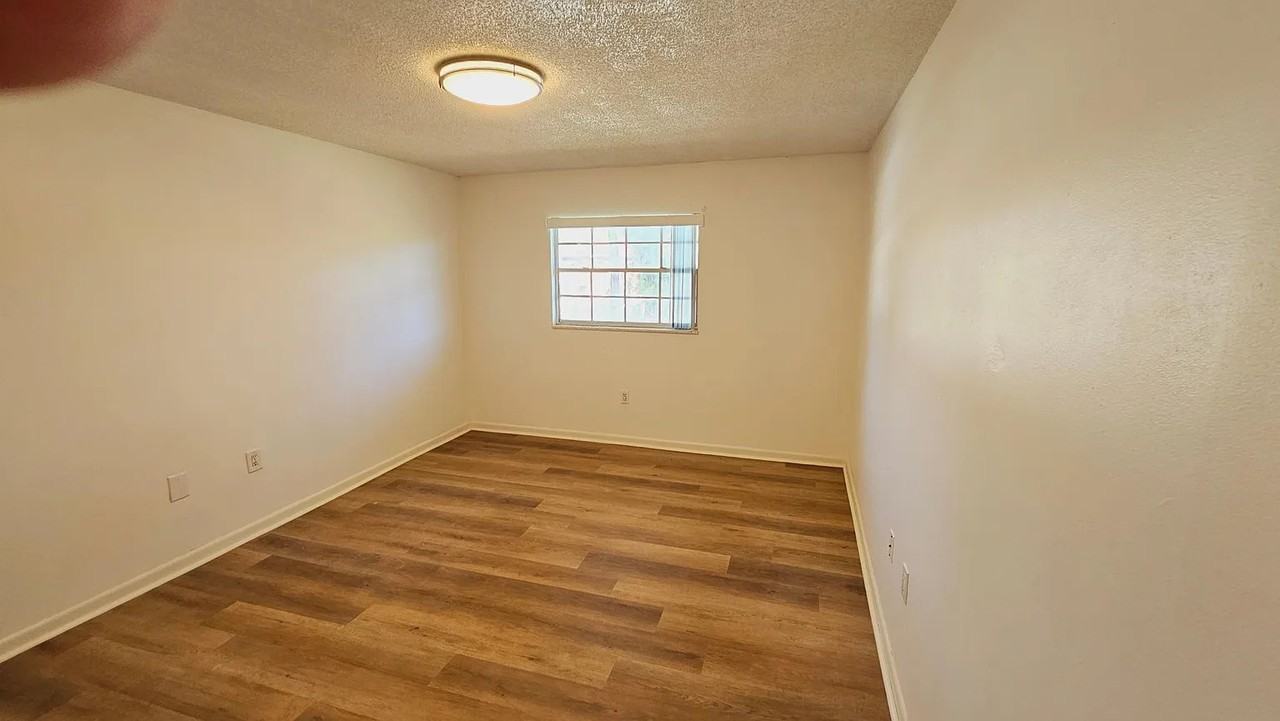 1112 W Main St #B5 - Photo 7 of 10