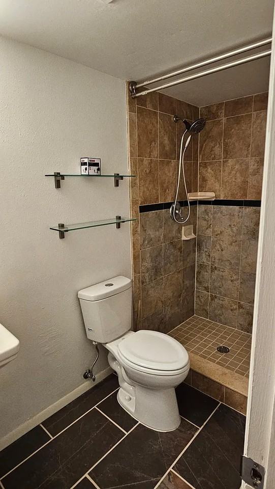 1112 W Main St #B5 - Photo 7 of 9