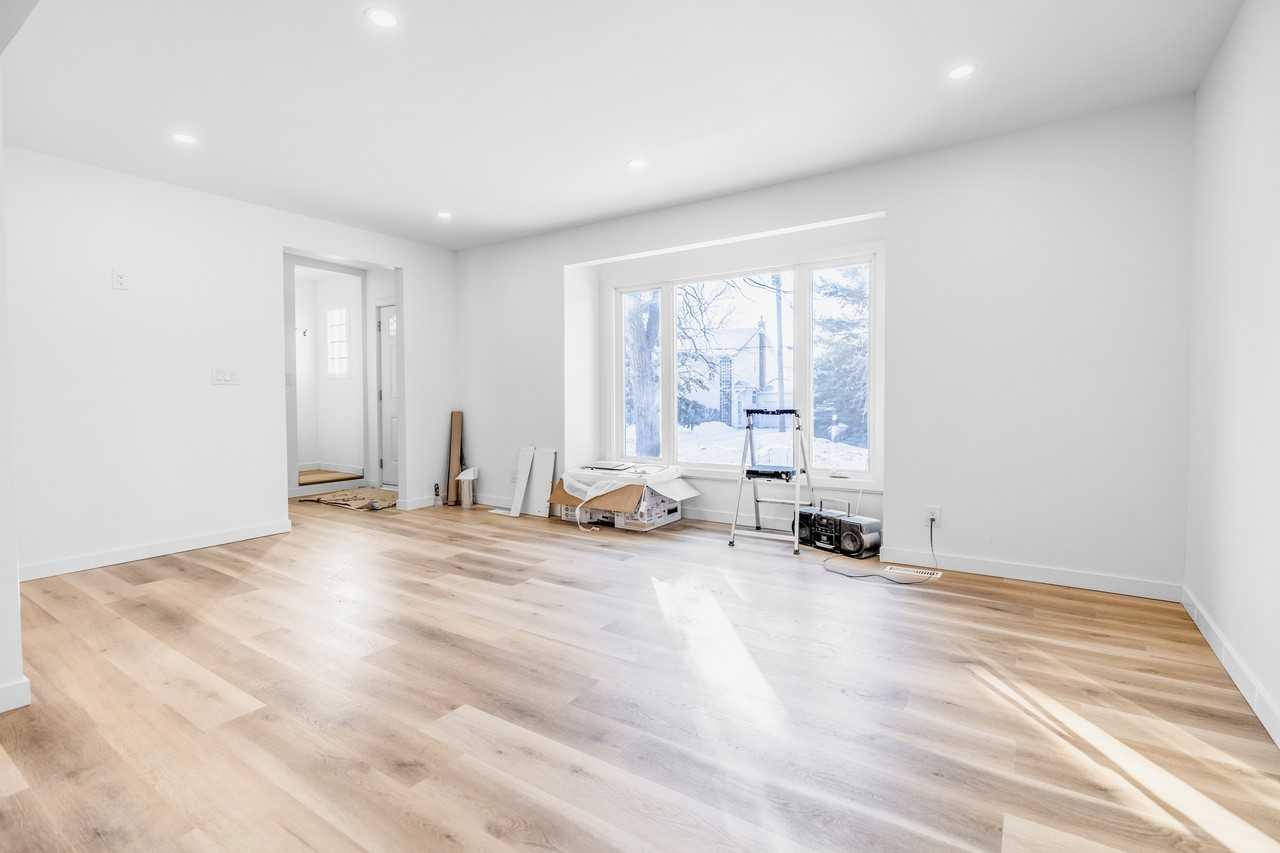 1819 Assiniboine Avenue - Photo 2 of 24