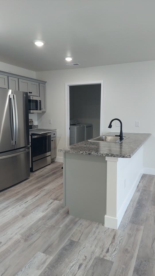 406 Eagle St #406 - Photo 2 of 9