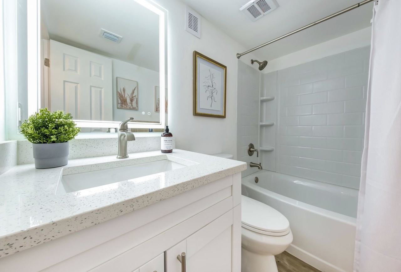 Takomah Apartments - Photo 7 of 8