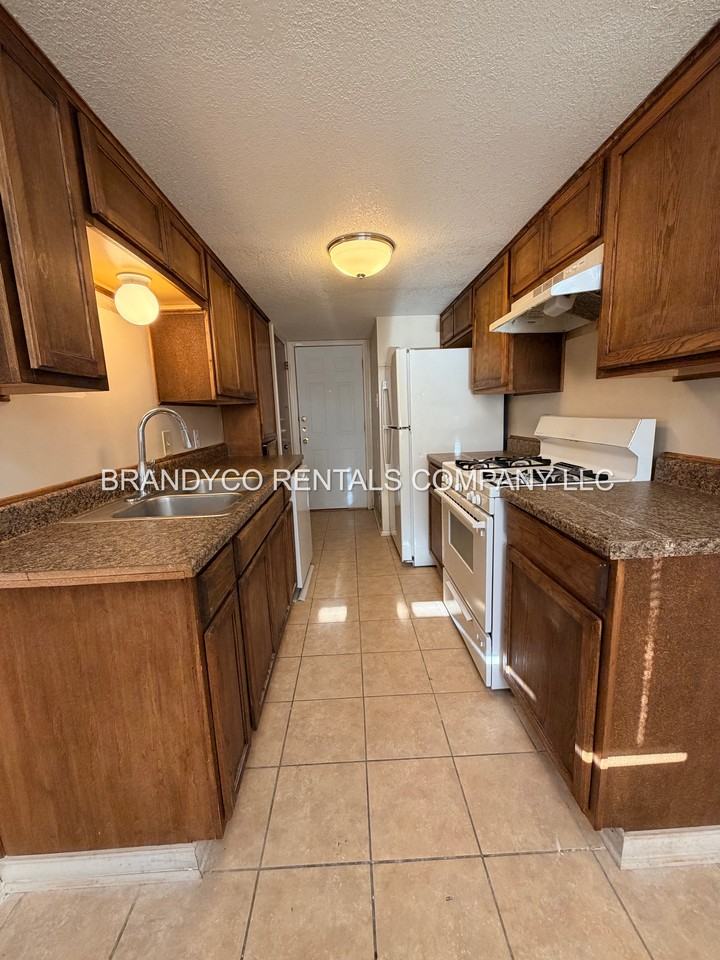 1108 Royal Crest Dr #1 - Photo 5 of 15