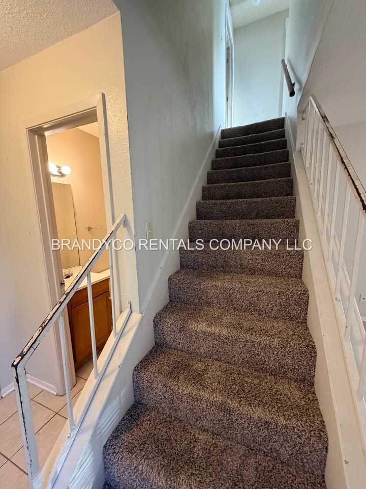 1108 Royal Crest Dr #1 - Photo 7 of 15