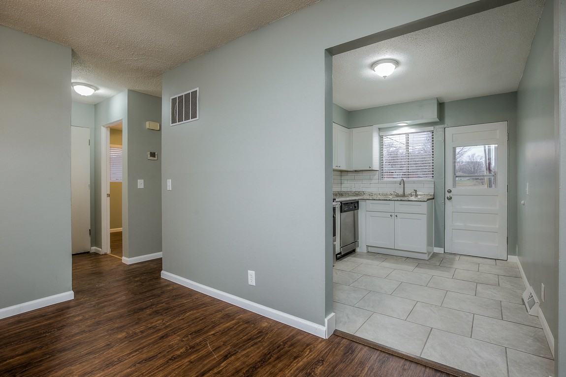 510 Ne Corder St #A - Photo 4 of 28