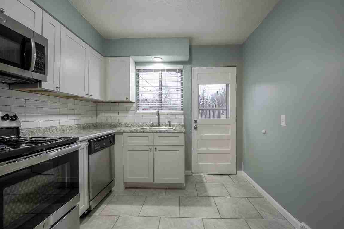 510 Ne Corder St #A - Photo 6 of 28