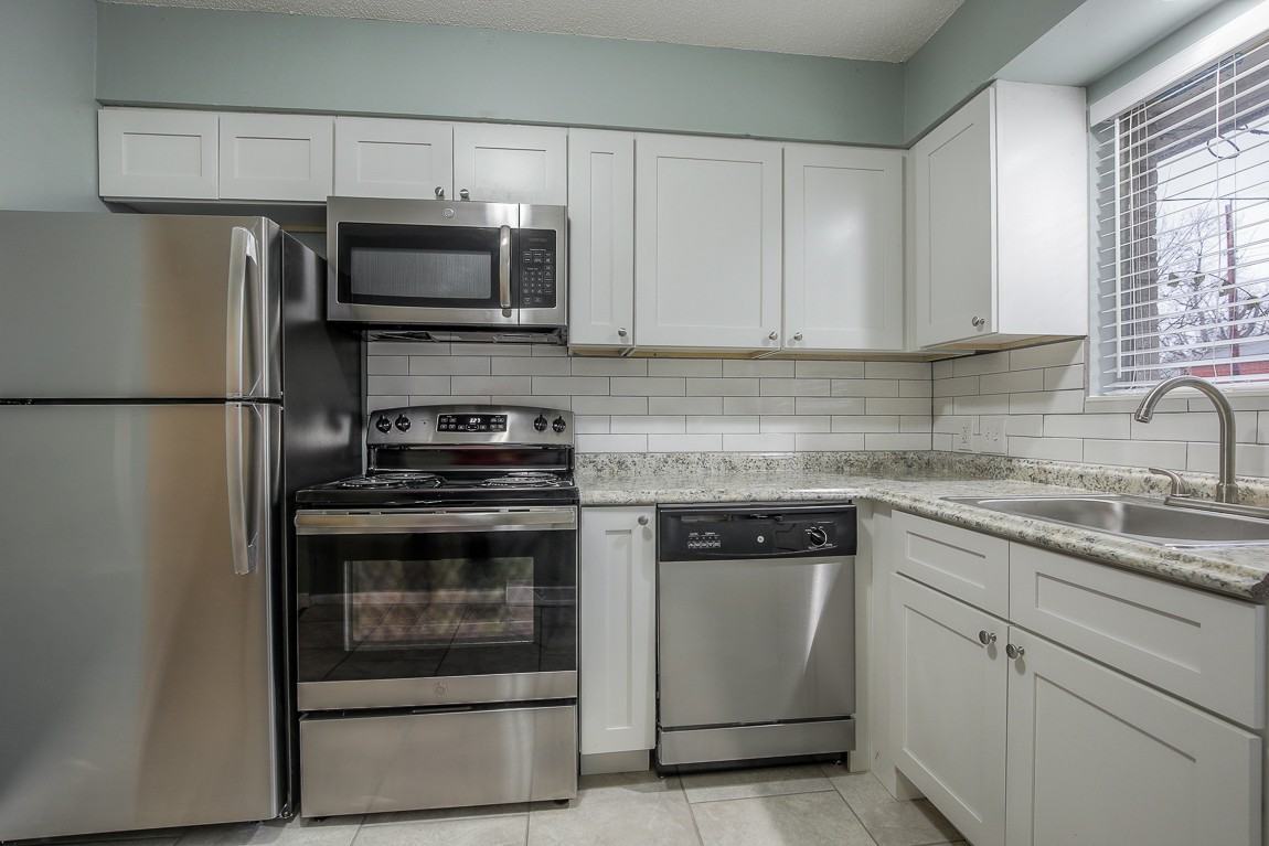 510 Ne Corder St #A - Photo 7 of 28