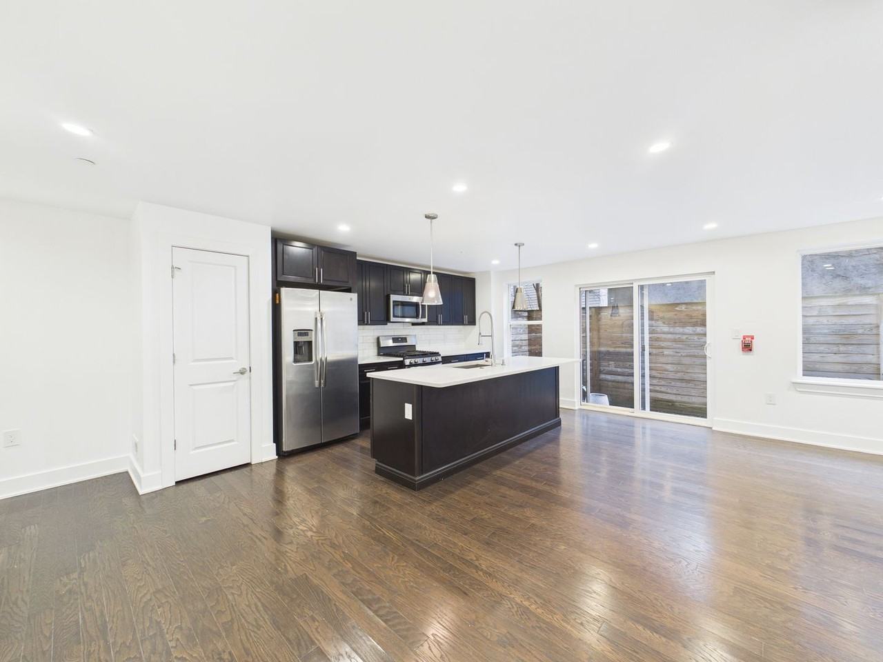 1521 N Franklin St - Photo 2 of 26