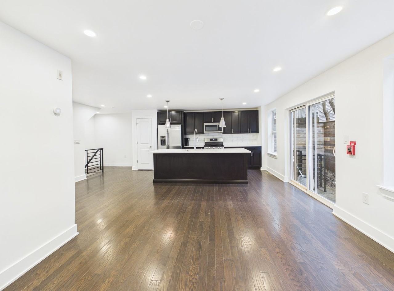 1521 N Franklin St - Photo 3 of 26