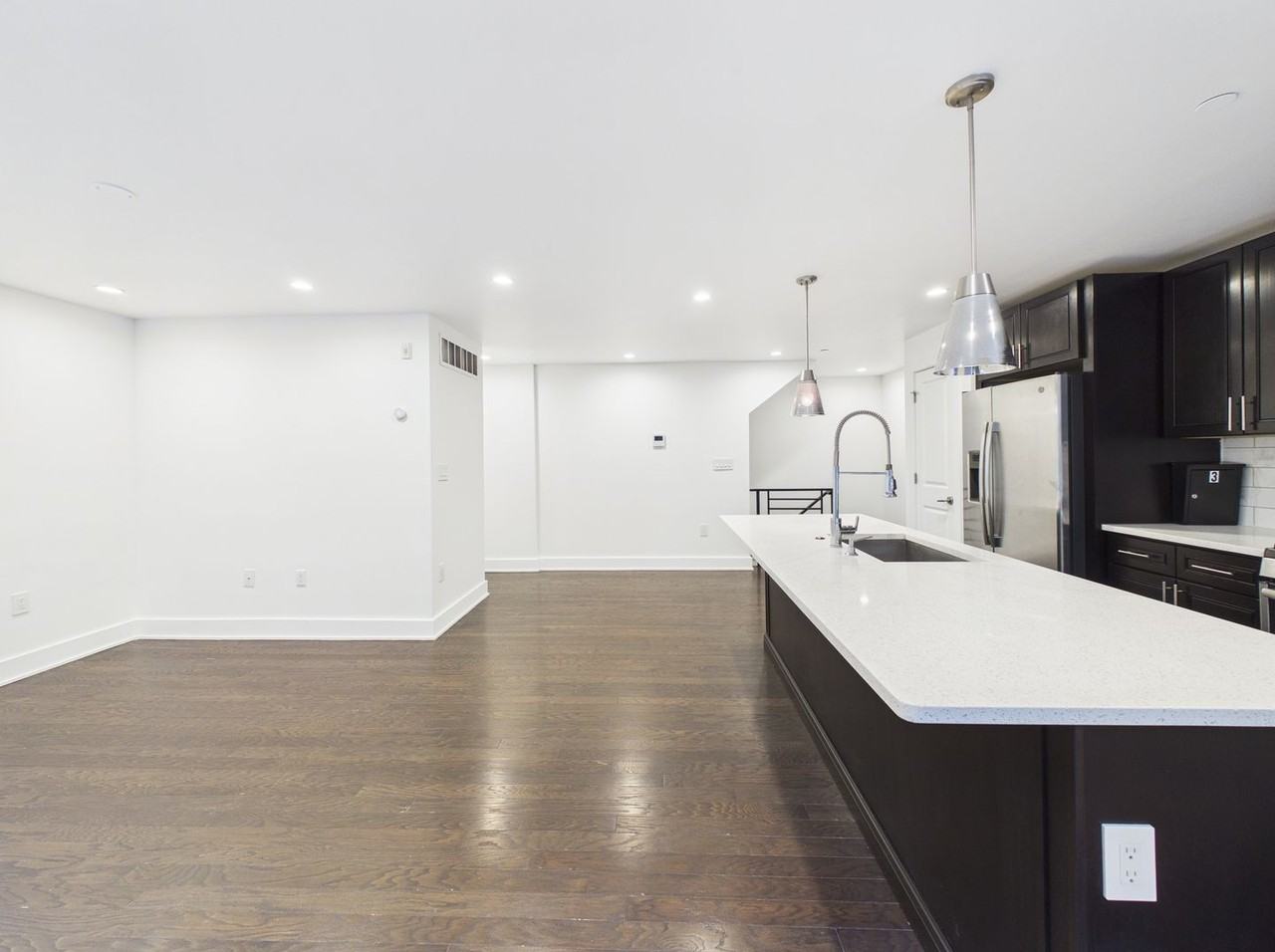 1521 N Franklin St - Photo 5 of 26