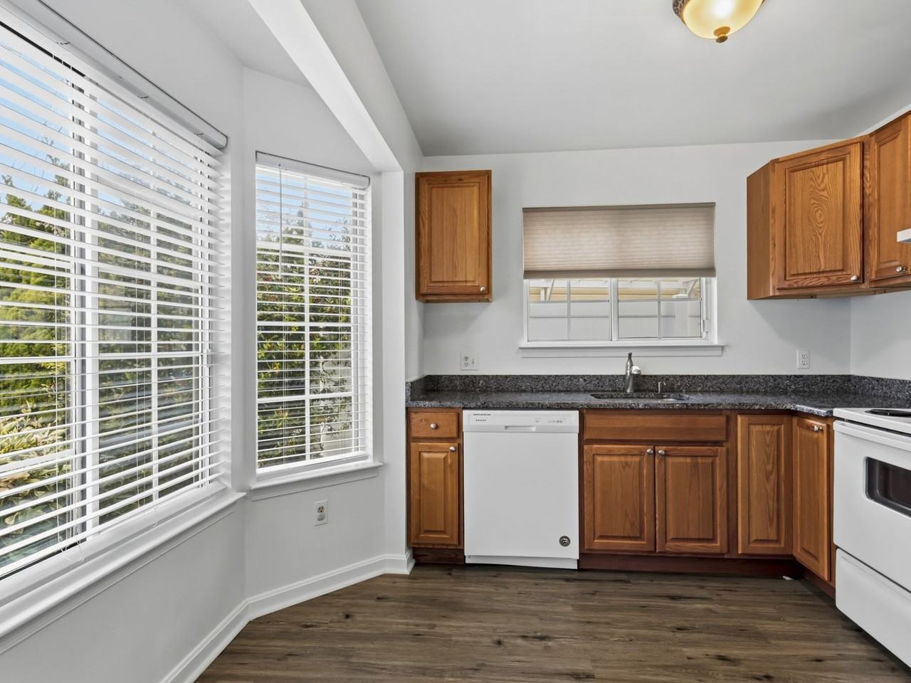 661 Genessee St - Photo 3 of 26