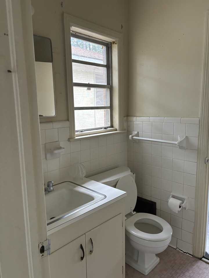 712 8th Ave Apt A #1 - Photo 3 of 6