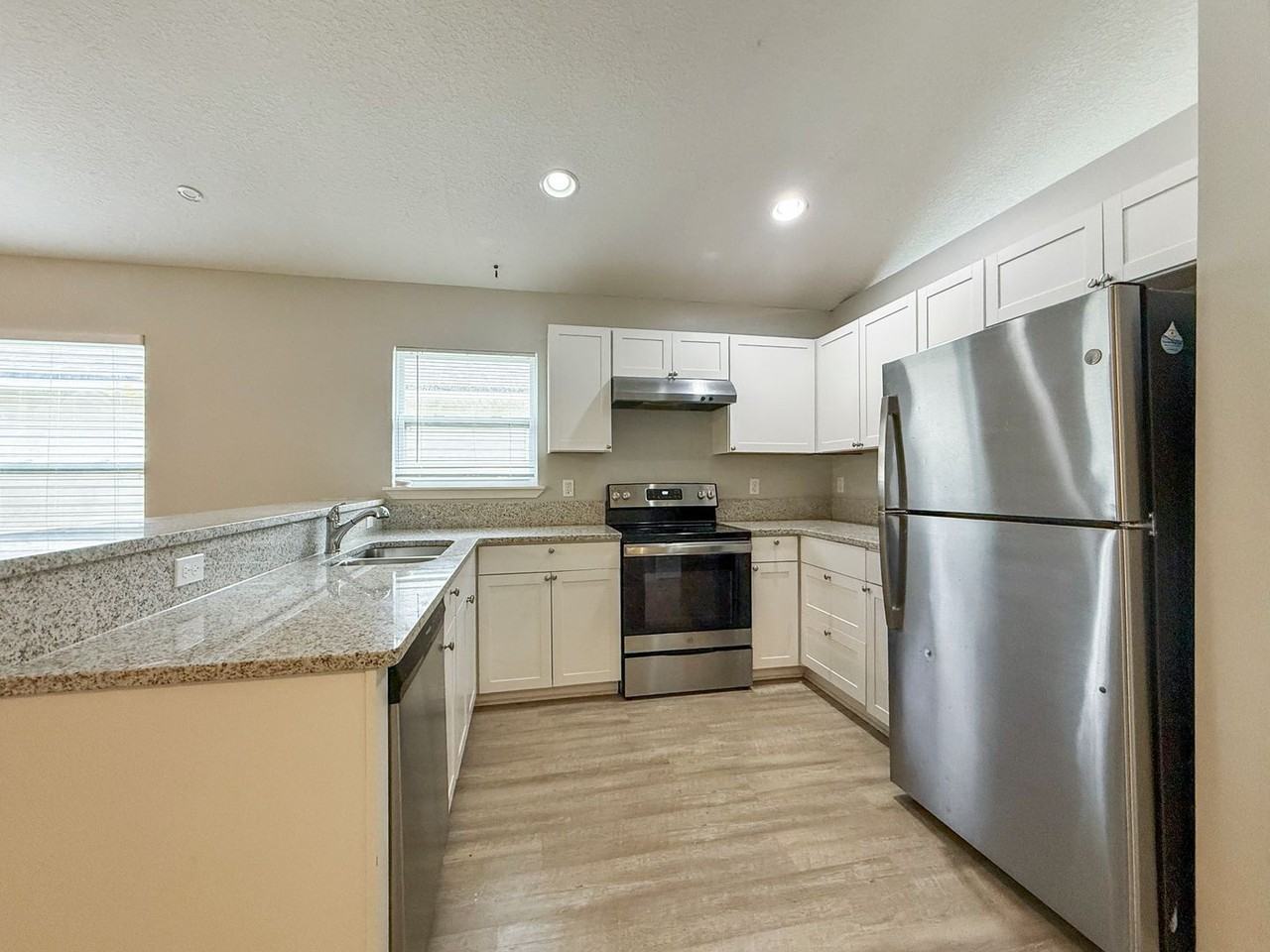 8573 Cheryl Ann Ln - Photo 3 of 28