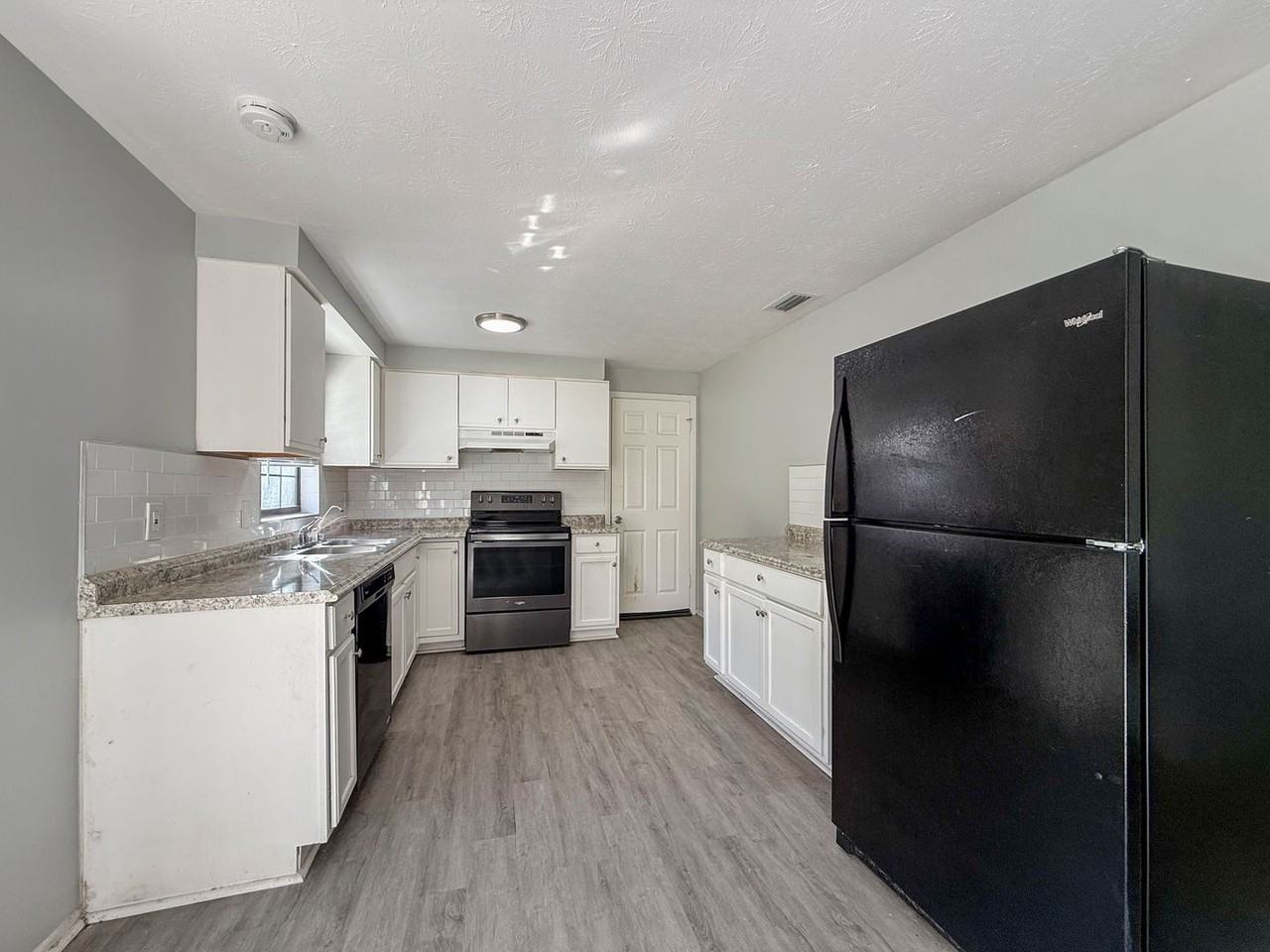 7740 Arble Dr - Photo 3 of 28