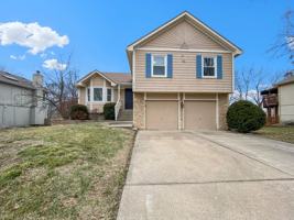 featured image of 2412 Ne Bridgeport Dr