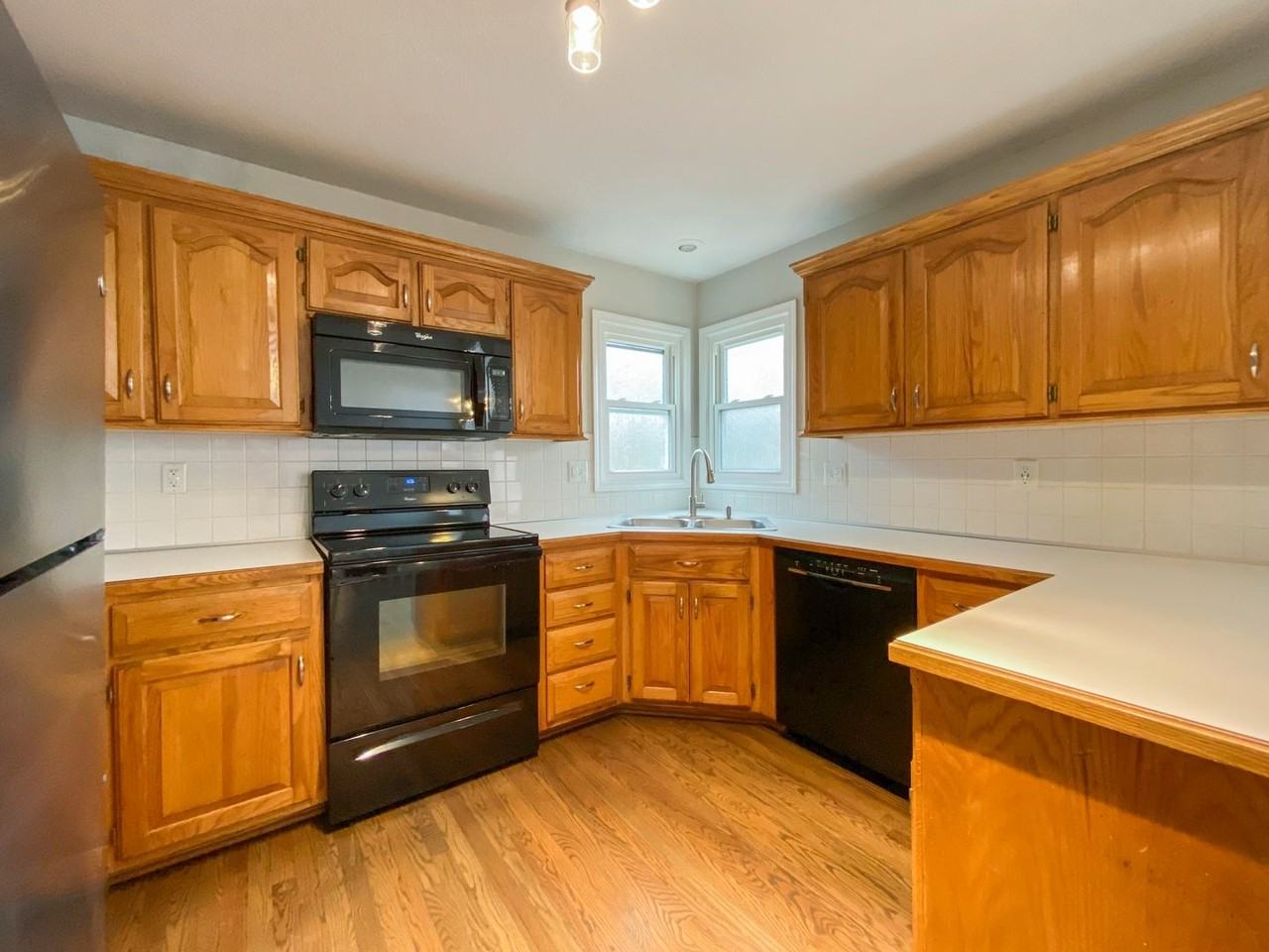 2412 Ne Bridgeport Dr - Photo 3 of 16