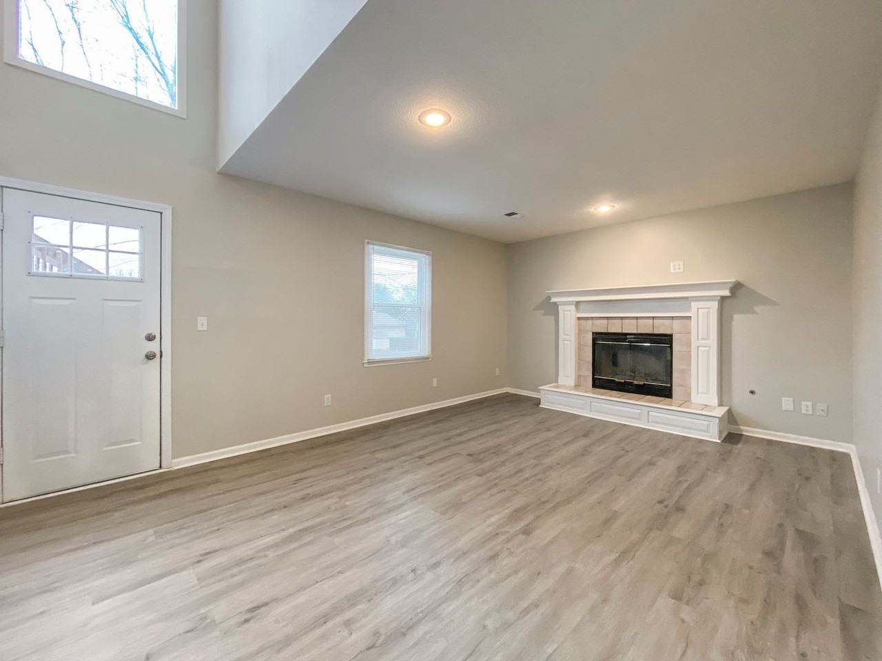 2412 Ne Bridgeport Dr - Photo 4 of 16