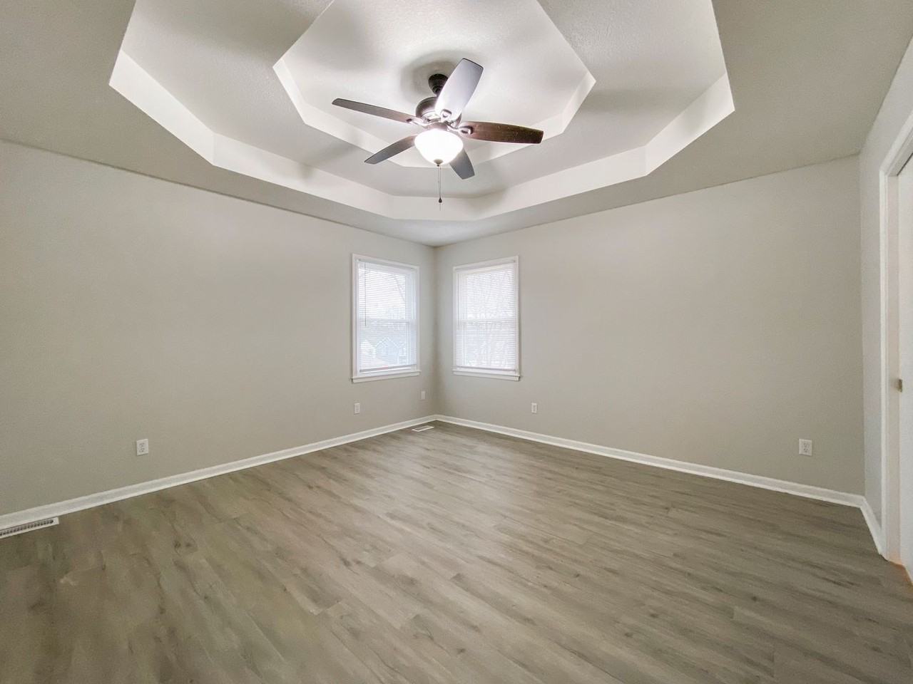 2412 Ne Bridgeport Dr - Photo 6 of 16